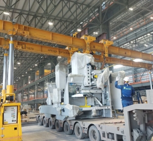 Unloading large-scale equipment from transport