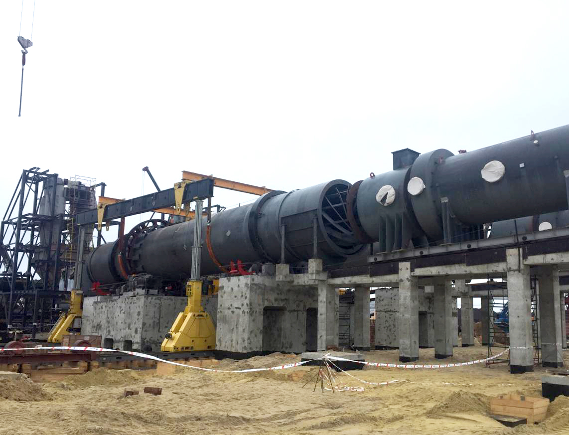 Hydraulic gantry cranes are convenient for installing large units